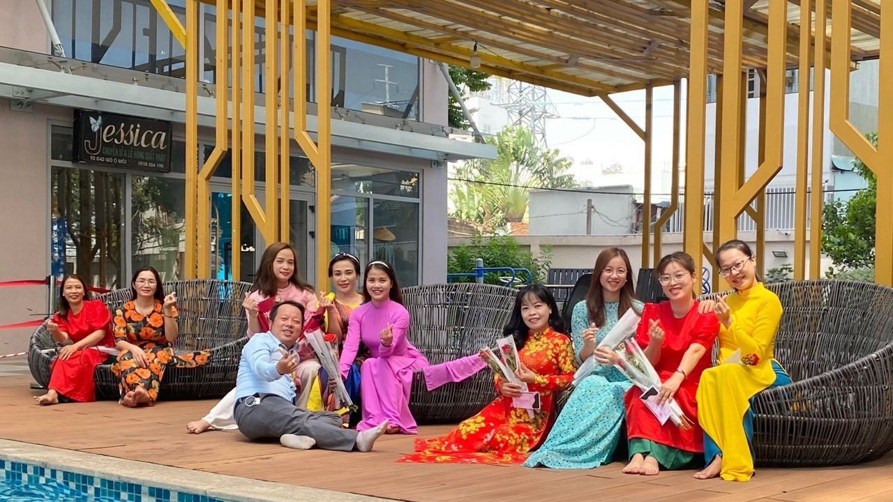 My House hưởng ứng tuần lễ áo dài nhân dịp 8-3