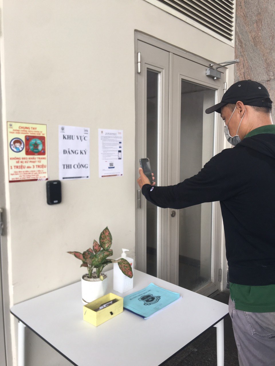 cu dan tai sarina nghiem tuc chap hanh phong chong dich covid 19