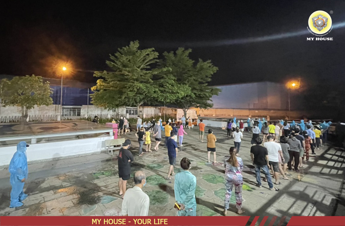 my-house-cu-dan-lay-mau-xet-nghiem-covid-19