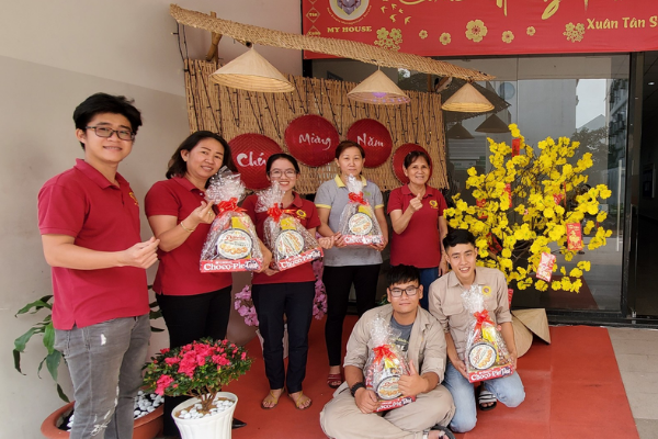 MY HOUSE danh tang qua tet cho nhan vien