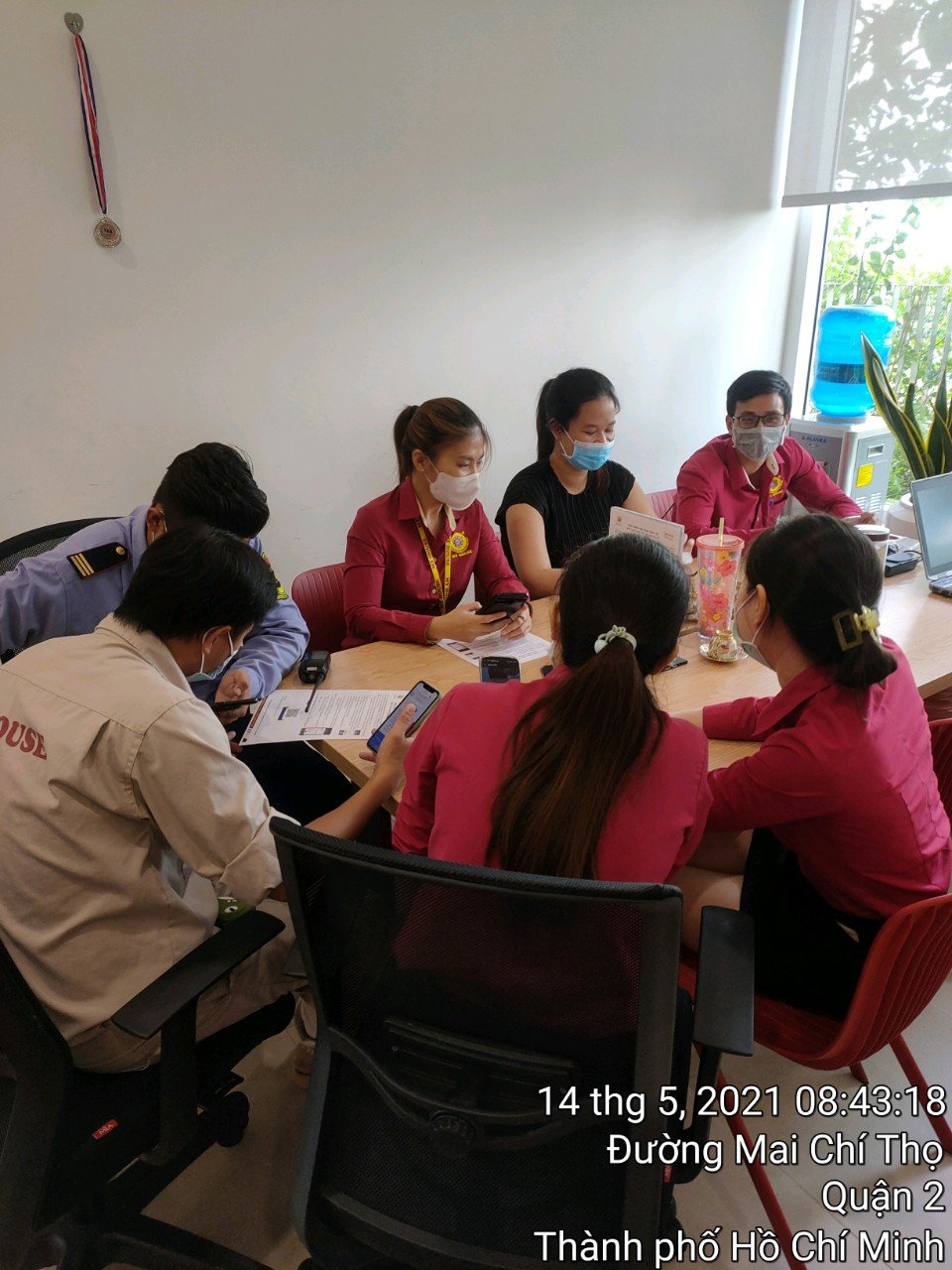 my house hop huong dan check in check out bang qr code cho noi bo nhan vien