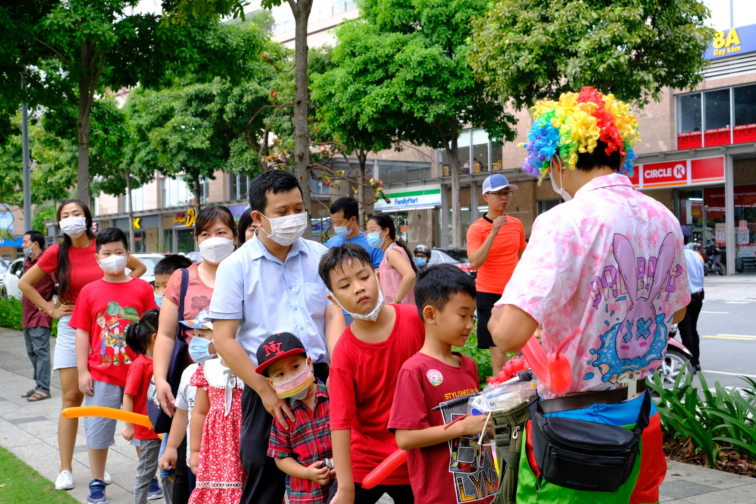 My House mang khong khi ngay hoi quoc te thieu nhi den cac em nho