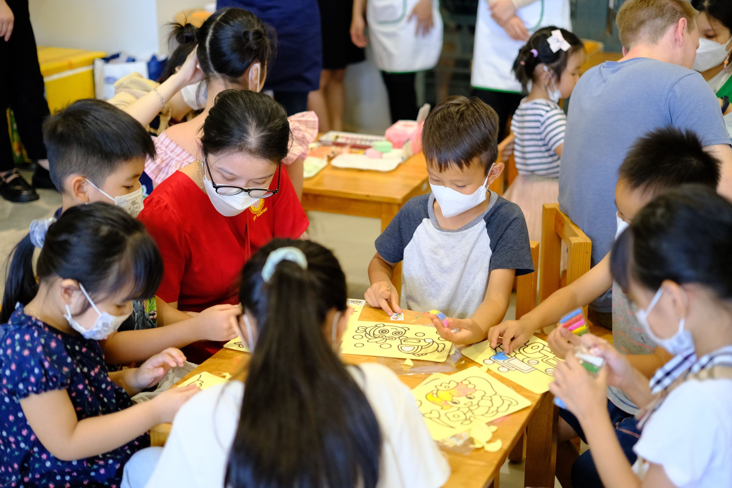 My House mang khong khi ngay hoi quoc te thieu nhi den cac em nho