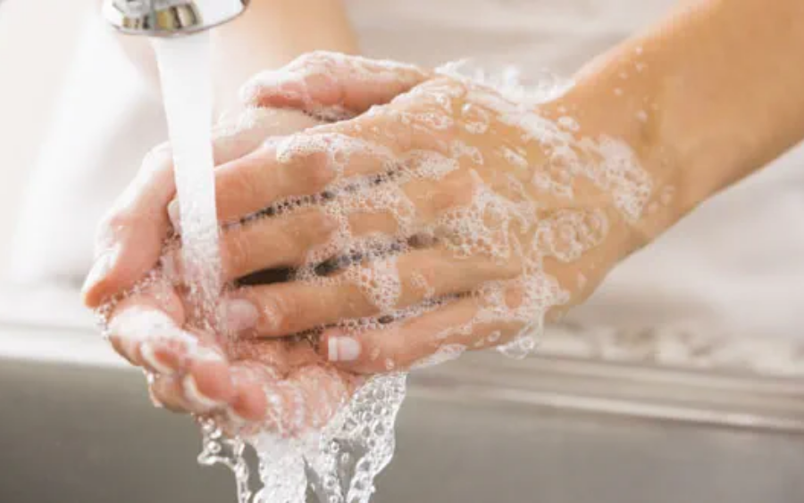 Rua-sach-vet-thuong-con-trung-can