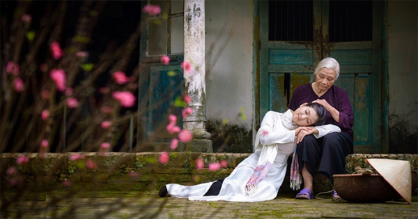 MÙNG 8 3 CỦA NỘI: VỀ GIÀ MỚI THẤY CÔ ĐƠN, CHẲNG MONG GÌ BẰNG ĐƯỢC QUÂY QUẦN BÊN CON CHÁU