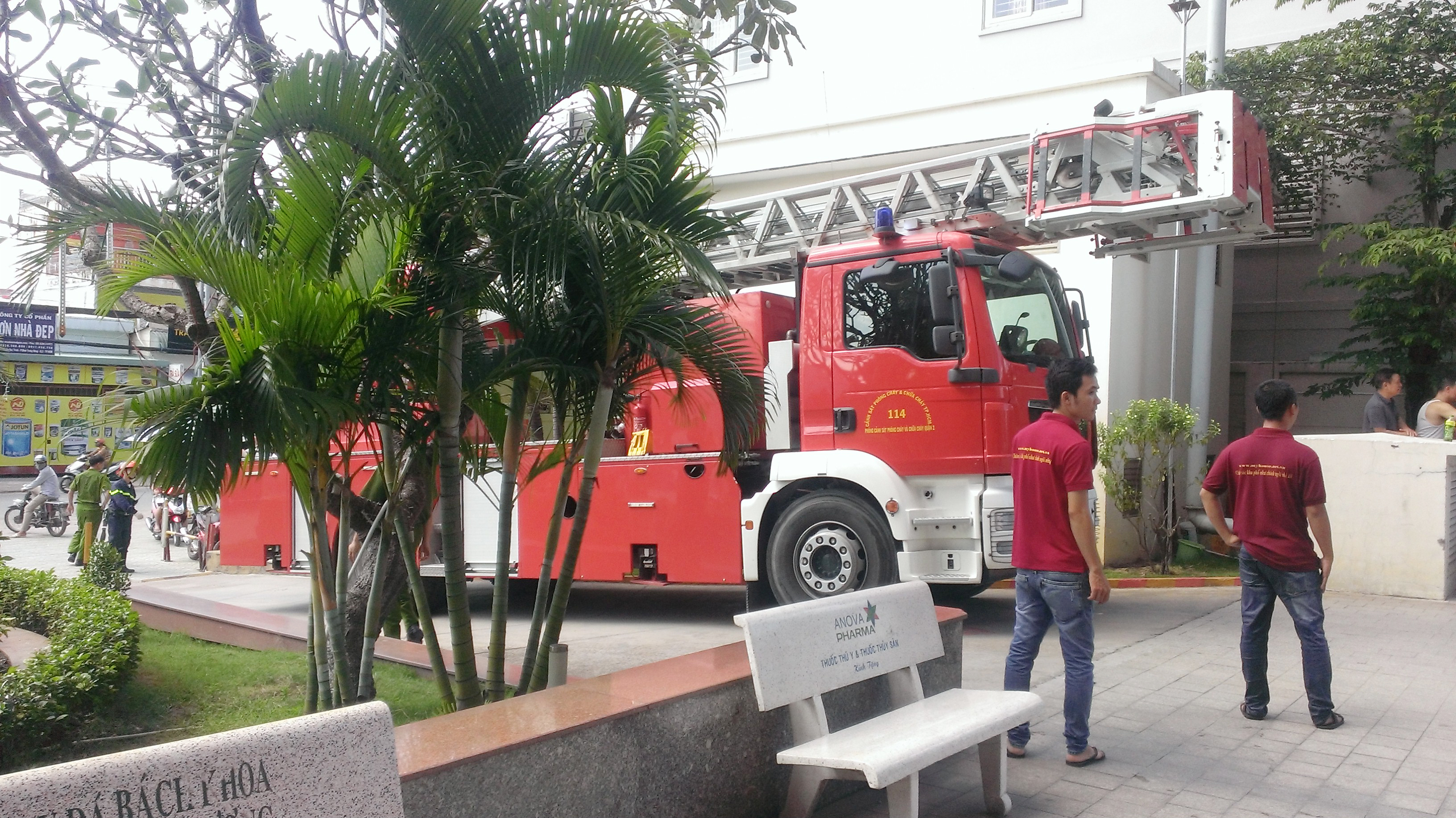 DIỄN TẬP PCCC, CỨU HỘ CỨU NẠN THƯỜNG NIÊN 2015 TẠI CAO ỐC THỊNH VƯỢNG